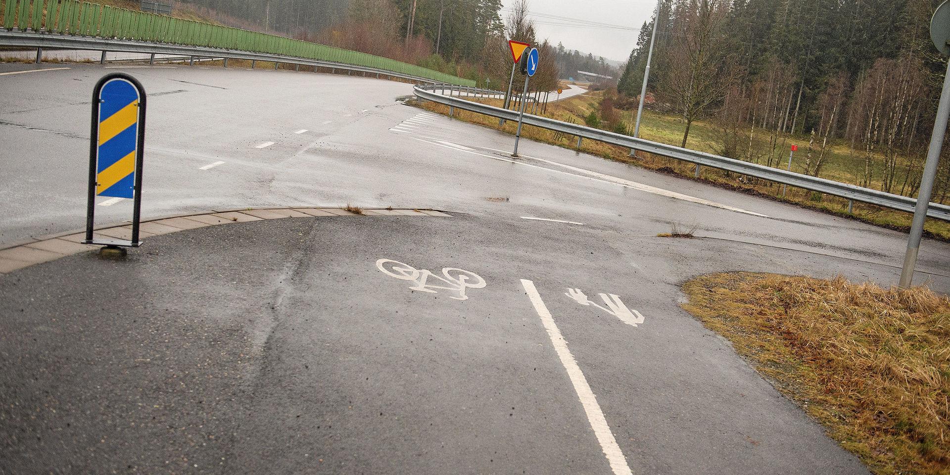 Gång- och cykelvägen som tar slut i Västra Bodarna ska förlängas ner till Hästeryd.