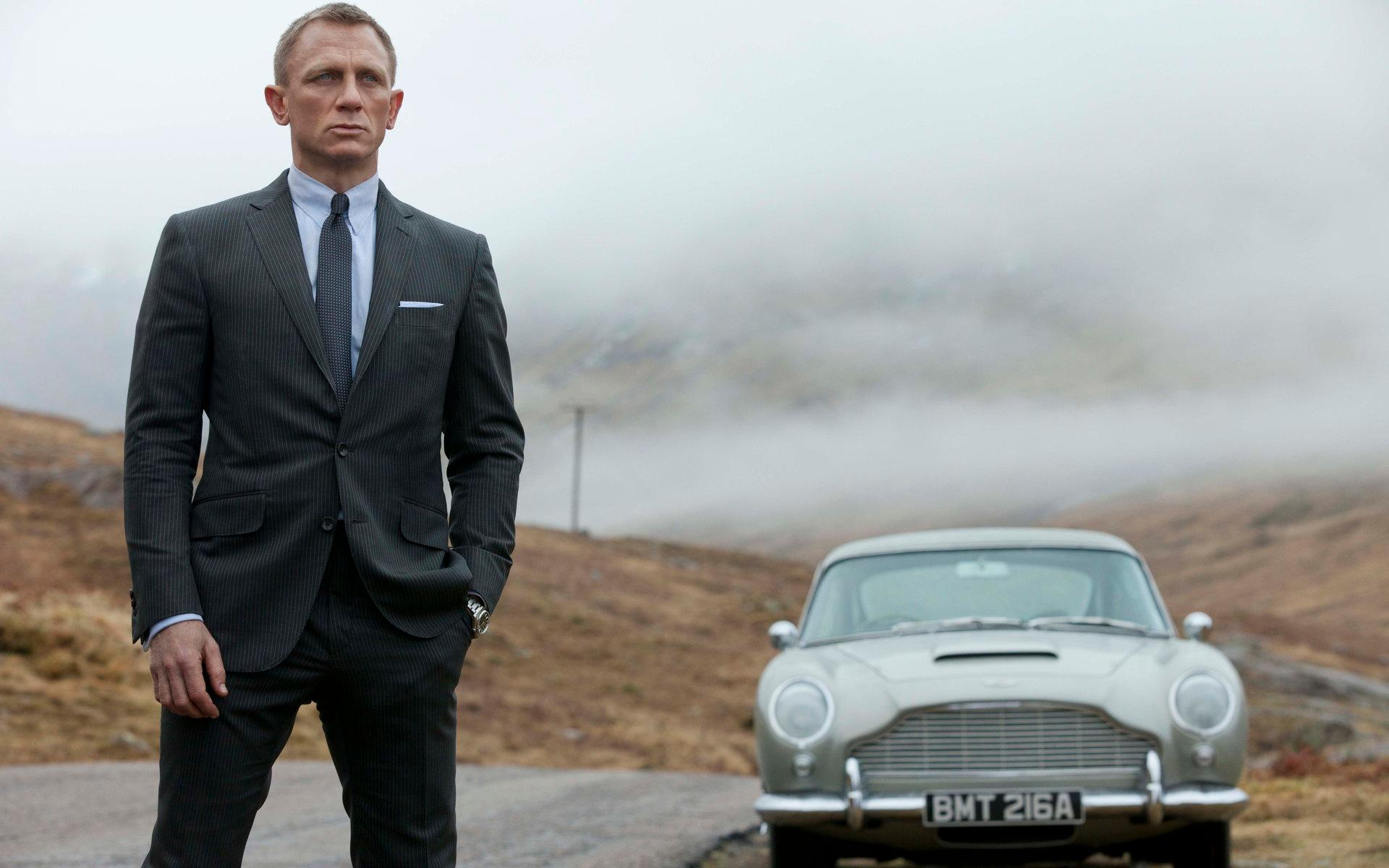 Aston Martin DB5 är den mest kända Bond-bilen. Här med Daniel Craig som James Bond i &quot;Skyfall&quot; (2012).