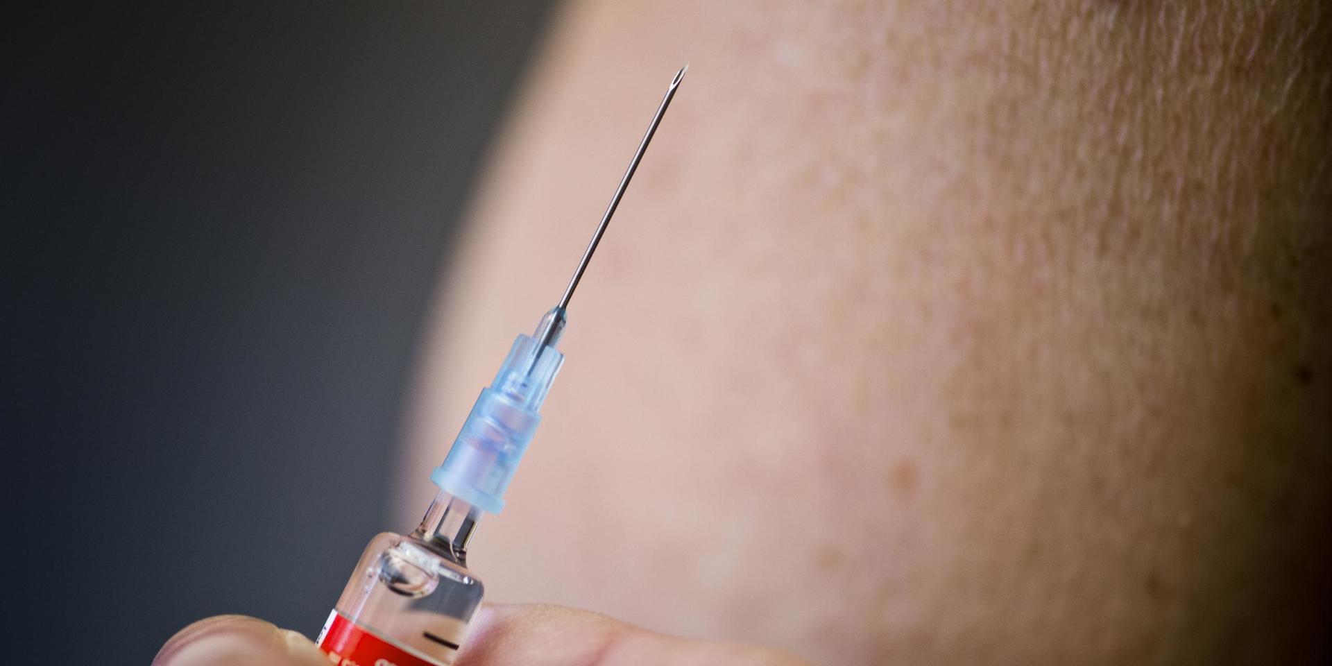Nu är det dags att vaccinera sig mot influensa. Något som kan underlätta för sjukvården i den pågående coronapandemin.