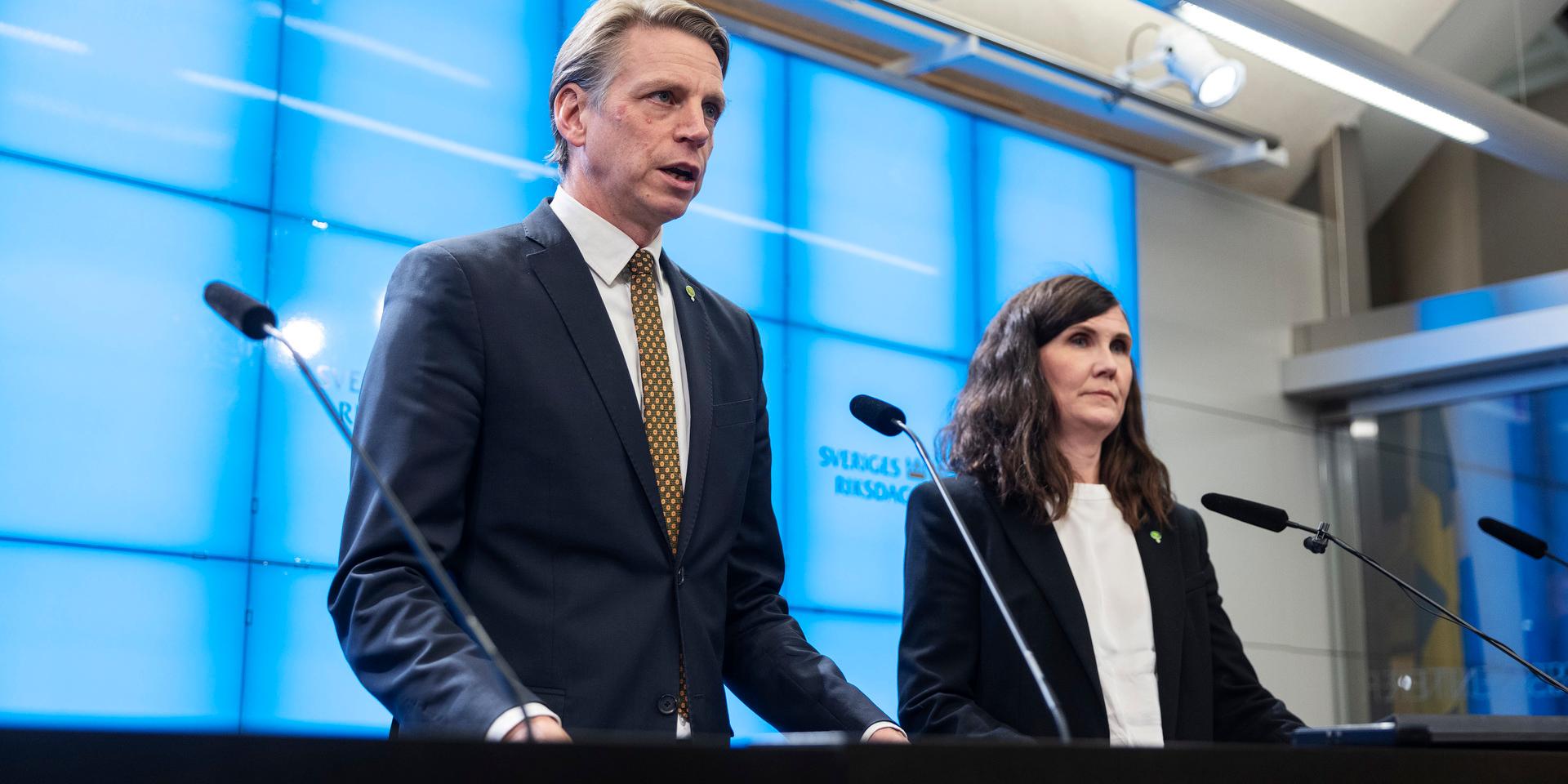 Per Bolund och Märta Stenevi meddelade på en pressträff att MP lämnar regeringen. 
