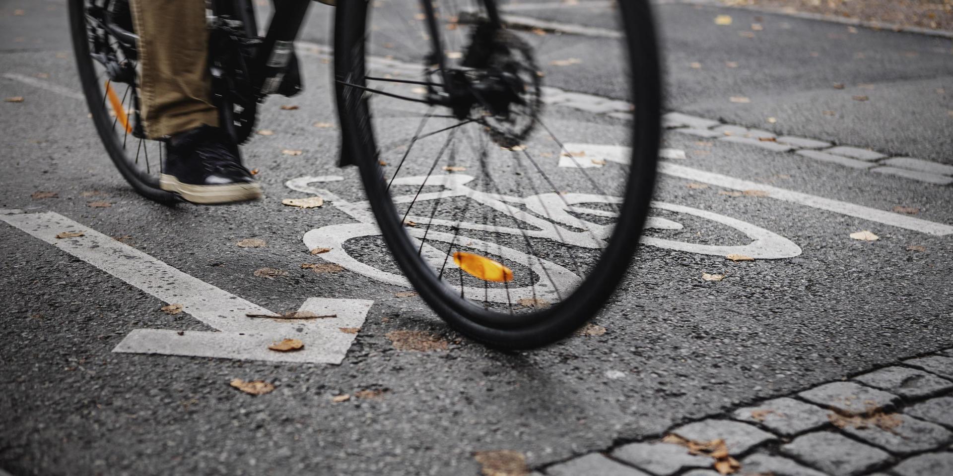 Två cyklister kolliderade med ett fordon i Herrljunga under måndagskvällen. Genrebild.