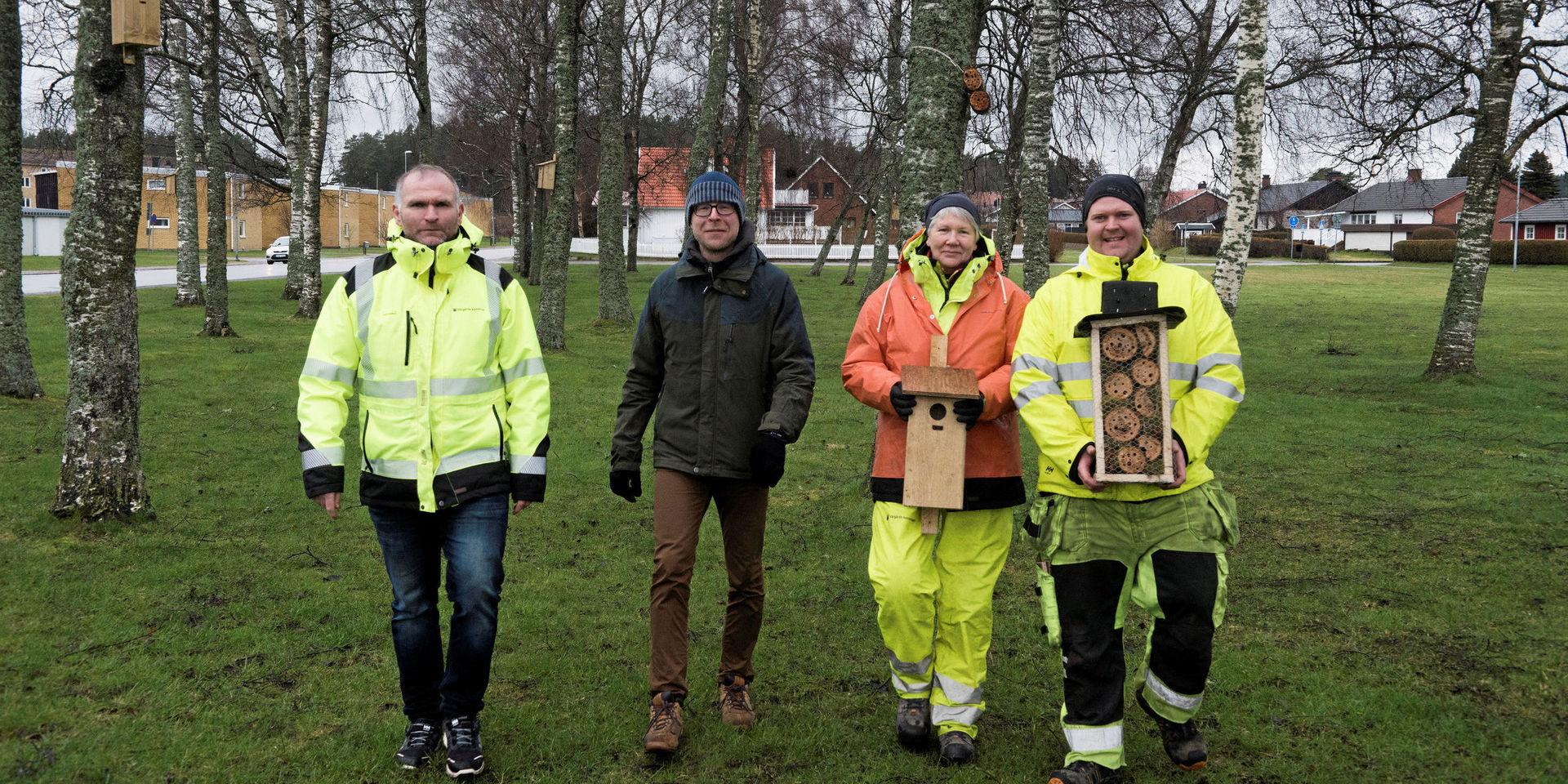 Gatuingenjör Daniel Miglavs, miljöstrateg Fredrik Bergman och Pia Gröndahl och Johan Gustafsson på gata- och parkförvaltningen arbetar med ett miljöprojekt som syftar till att skapa ökad biologisk mångfald i Vårgårdas parker. 