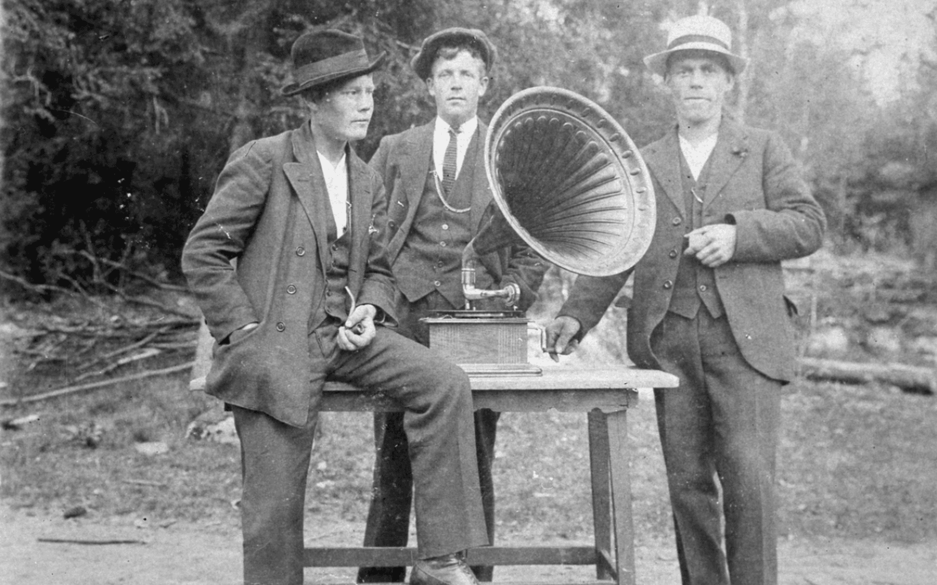 Lantarbetare på Östra Bodarna, foto Fritz Åsén. Detta exemplar är ett repro taget av brodern Karl Åsén. 1920-tal.
