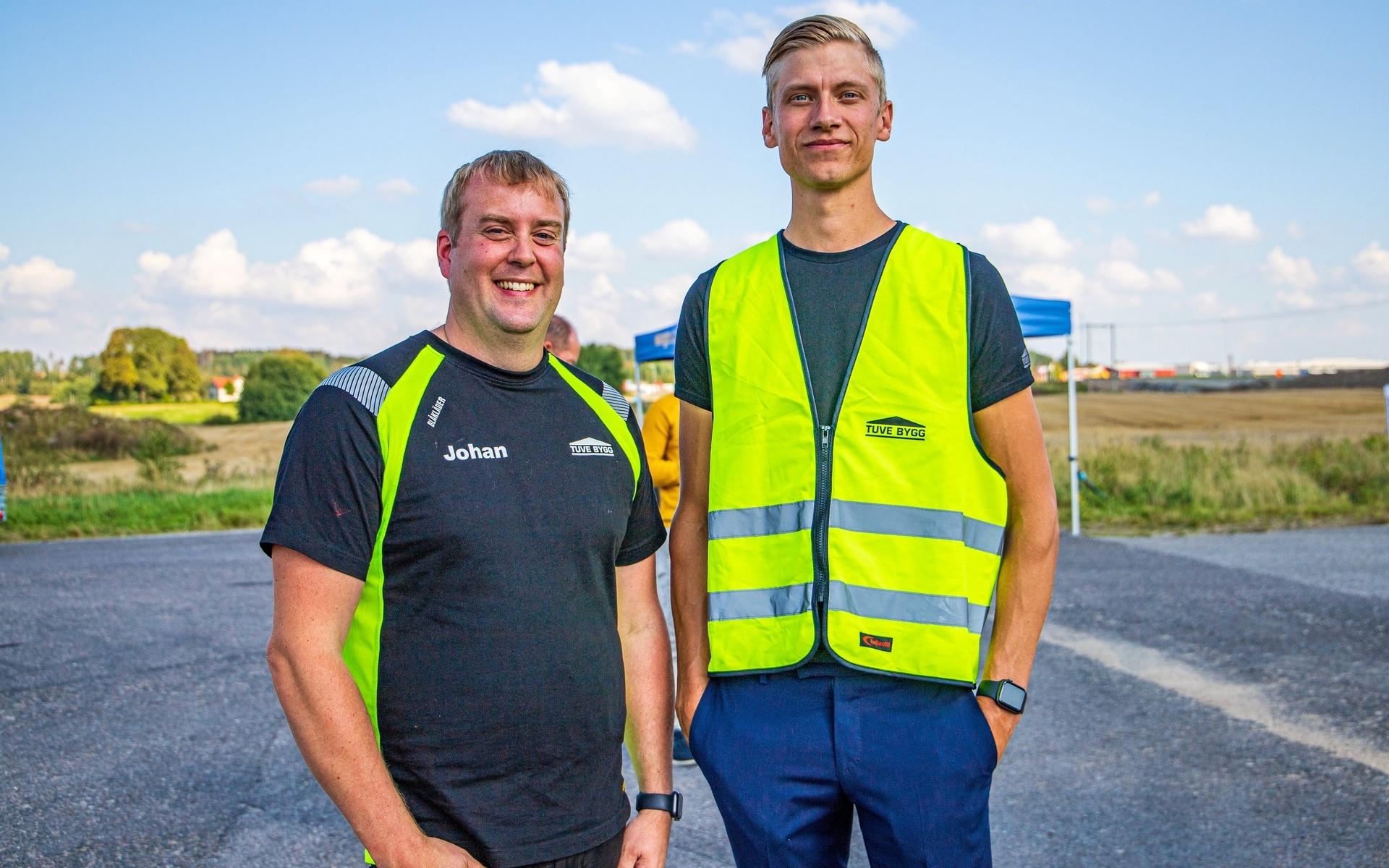 Arbetsledare för det kommande bygget är Johan Augustsson från Tuve Bygg. Här står han tillsammans med sin kollega entreprenadingenjören Robin Jansson.