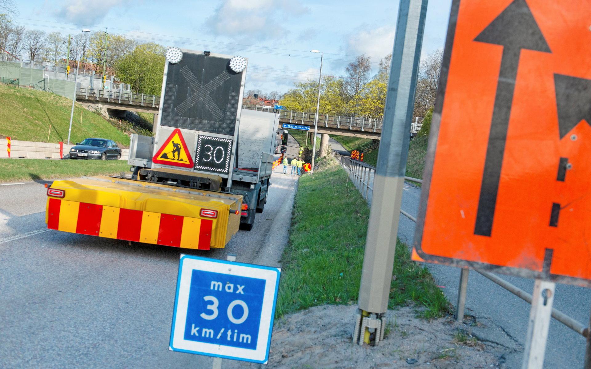 Vattenledningar ska bytas och väg 180, under järnvägen i centrala Alingsås, förstärkas.