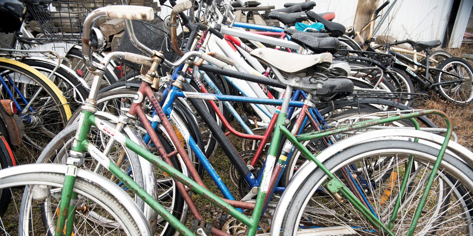 Tänkbara ägare till cyklarna har tre månader på sig att höra av sig till kommunen.