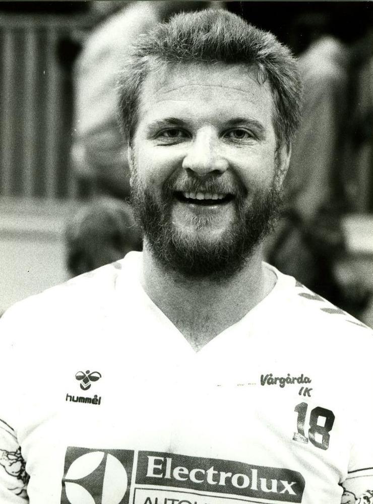 Johnny Hjalmarsson ler brett, en hårdskjutande lirare i AHK och senare även i Vårgårda.