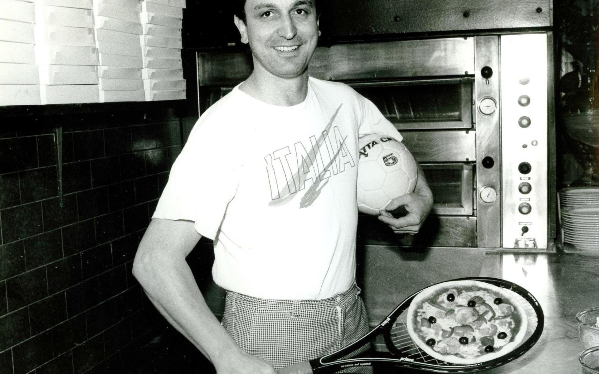 Daniele Stua kunde hantera både boll och pizza. Pappa till Marco, mittfältskrigare i Gerdskens BK.