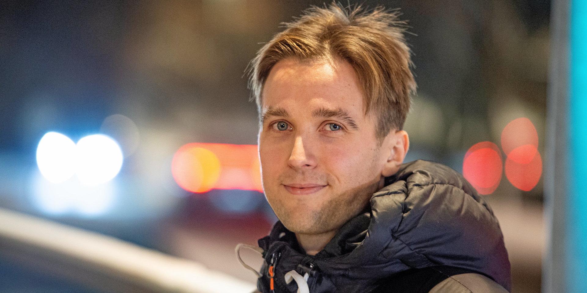 29-årige David Andersson bor i Stadsskogen och studerar till logoped. Skådespeleriet hoppas han kunna hålla på med parallellt i framtiden. 