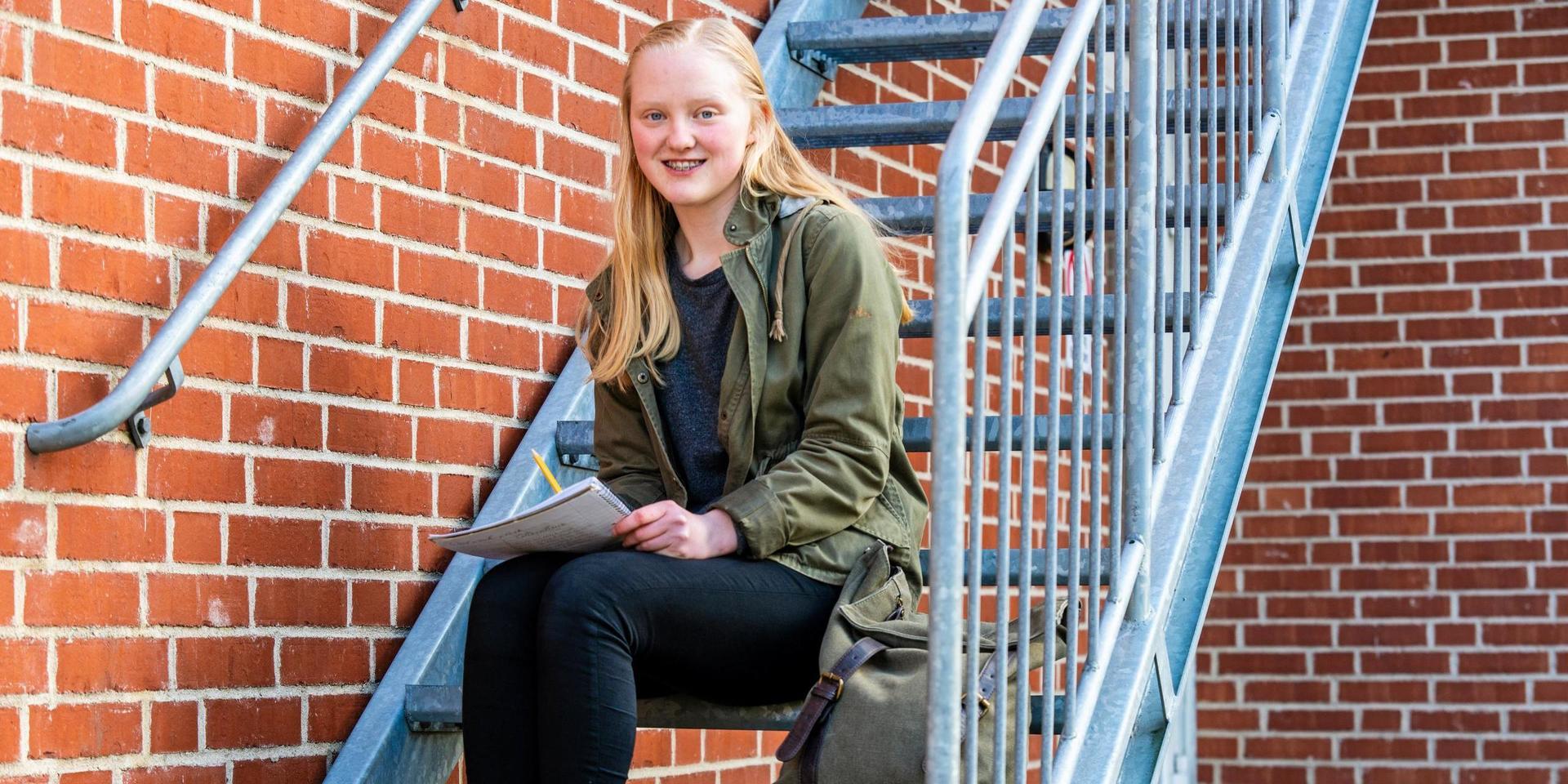 Annaclara Hjalmarsson är den första vinnaren Unga Viljors Poesipris, som Alingsås kulturhus står bakom.