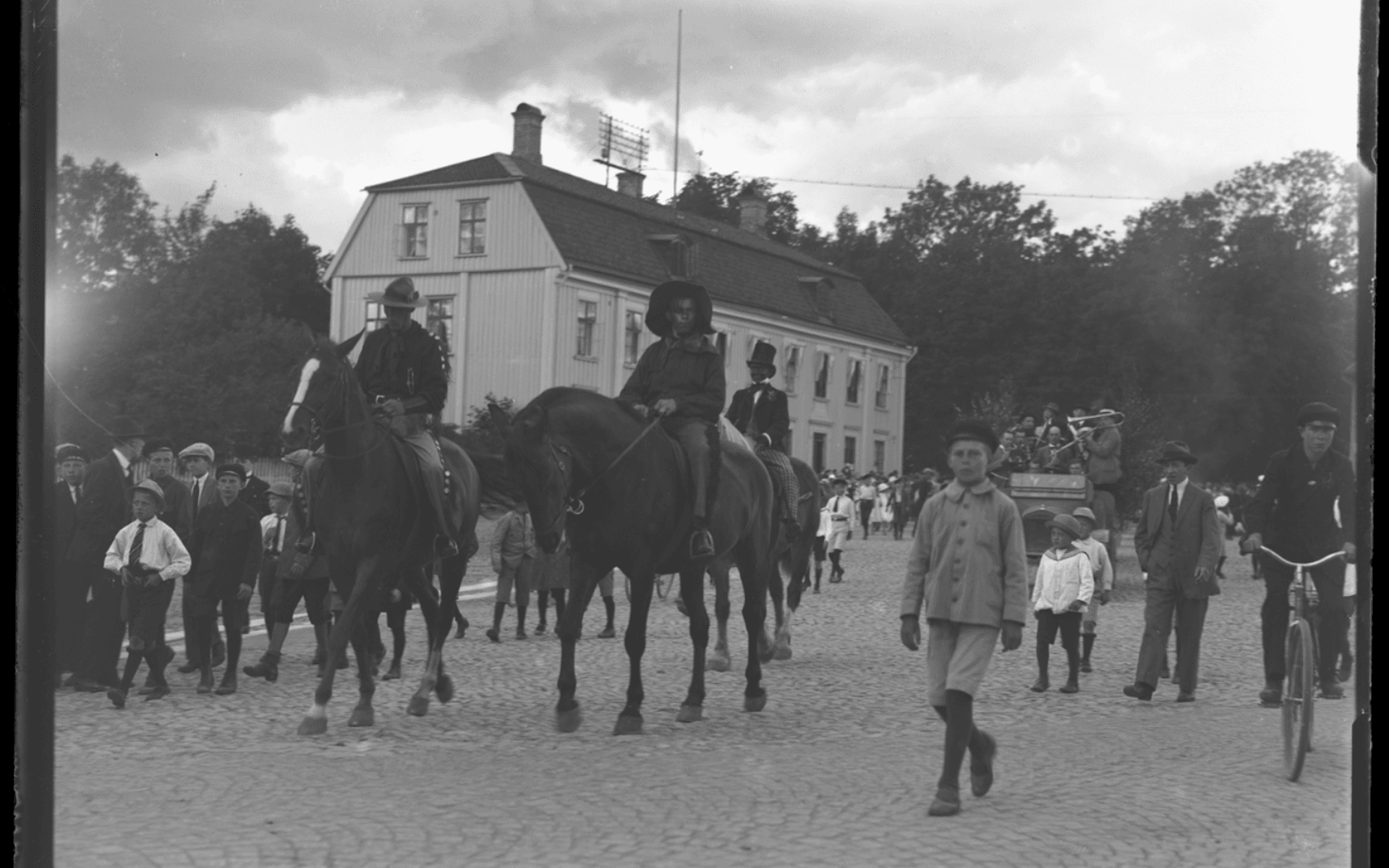 Karneval på Alingsås Idrottsförenings (AIFs) fest. Fotografering - 12 augusti 1923