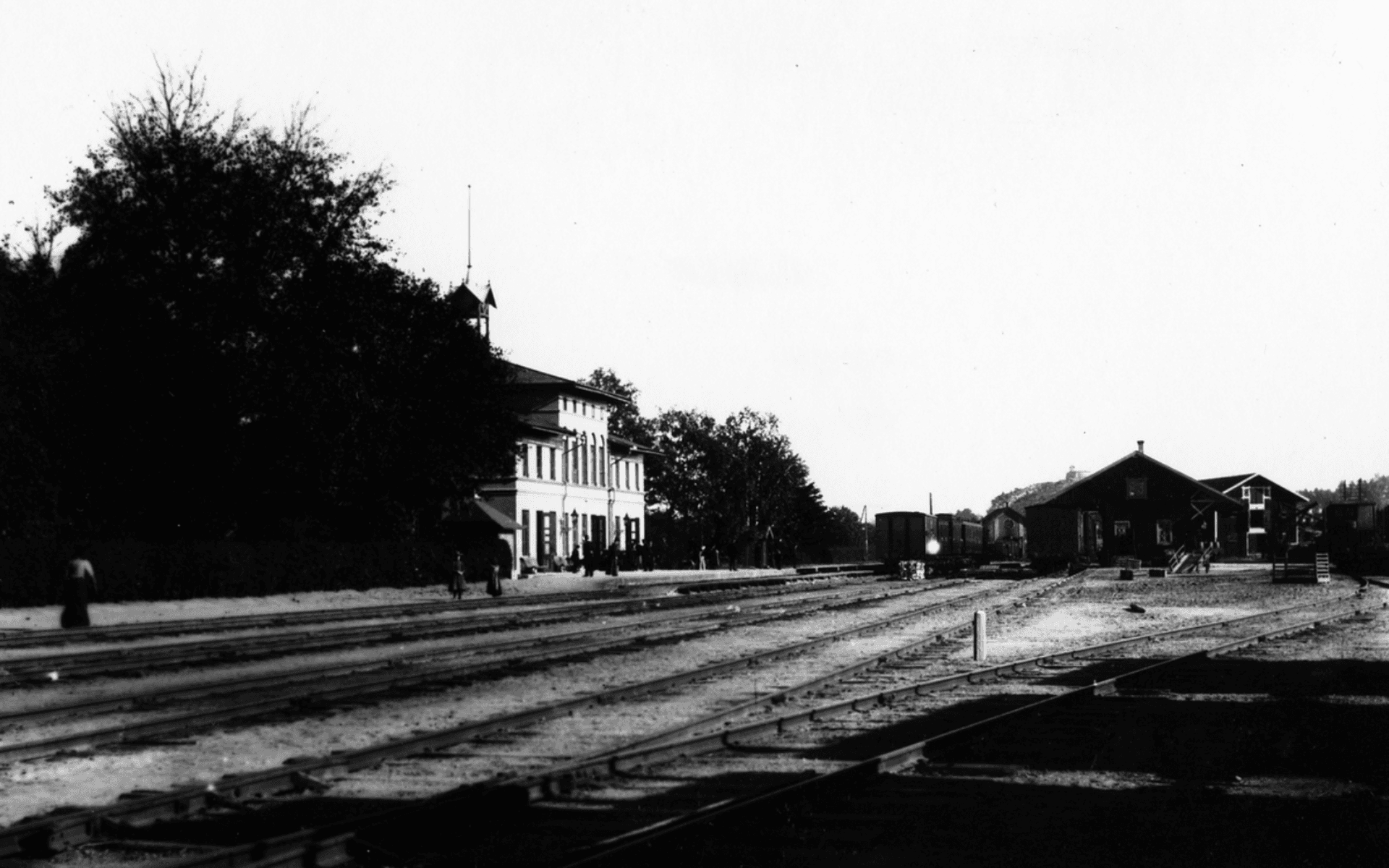 Järnvägsstationen i Alingsås. Fotografering - 1900 — 1910.