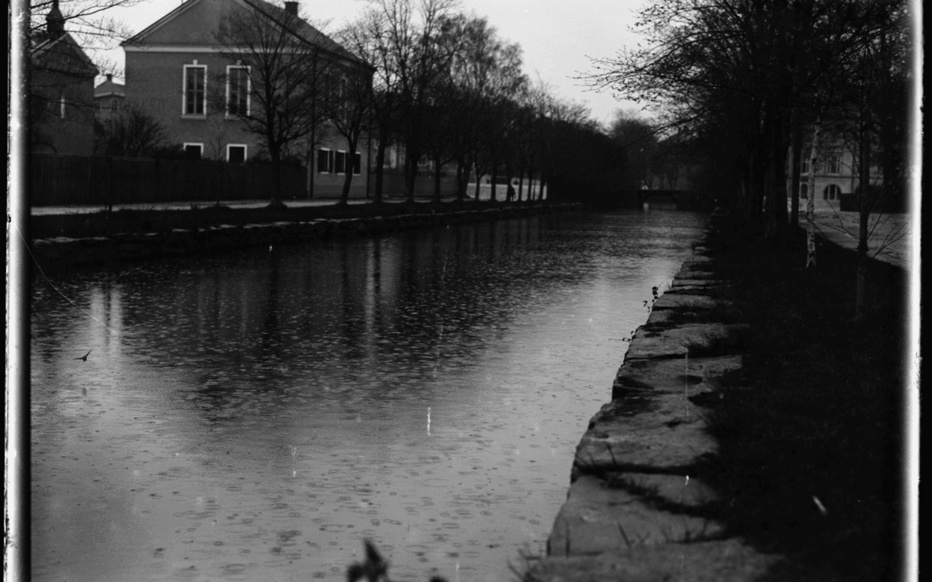 Lillån fotograferad i regn. Fotografering - 18 maj 1923.
