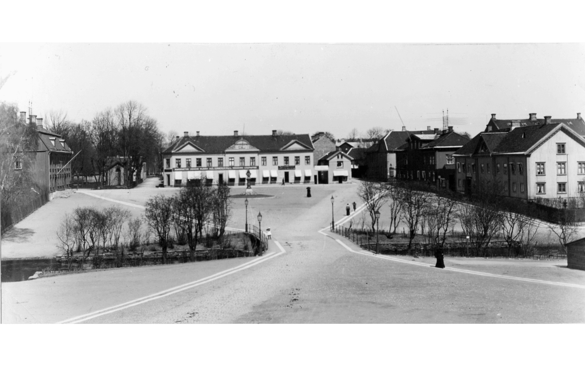 Stora torget med Rådhuset till vänster, fotografiet taget från Lilla torget. Fotografering - 1905-1906